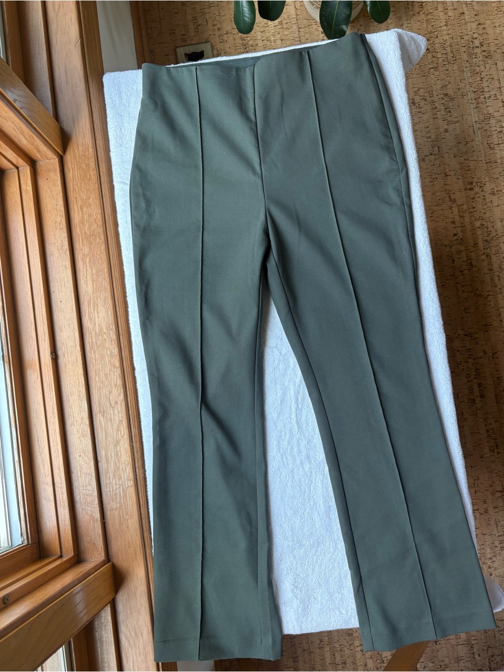LOFT Olive Green Cropped Dress Pants